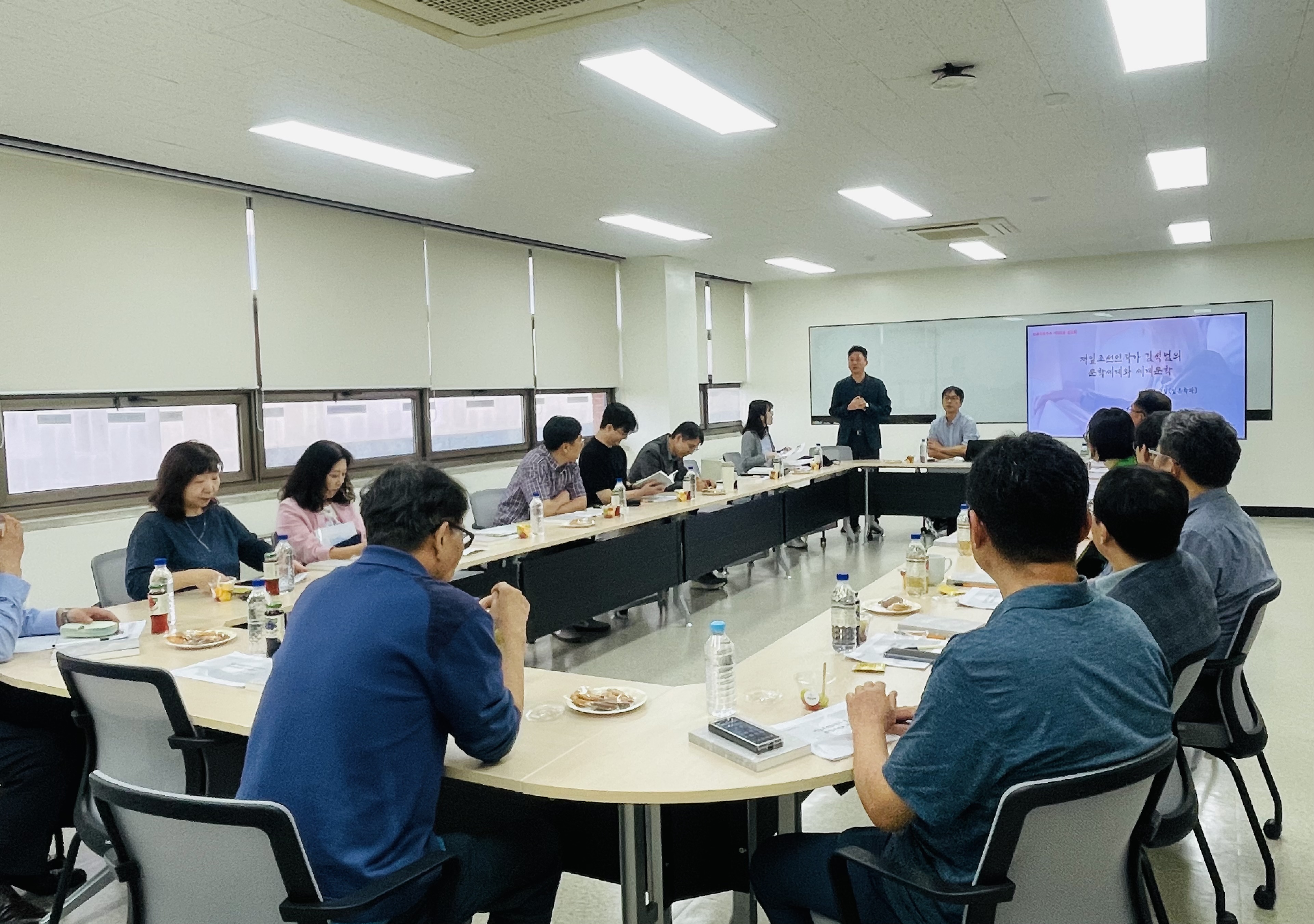 한림대 인문학연구소·인문사회융합연구원 , ‘재일 조선인 작가 김석범의 문학세계와 세계문학’을 주제로 제168회 학술집담회 개최
